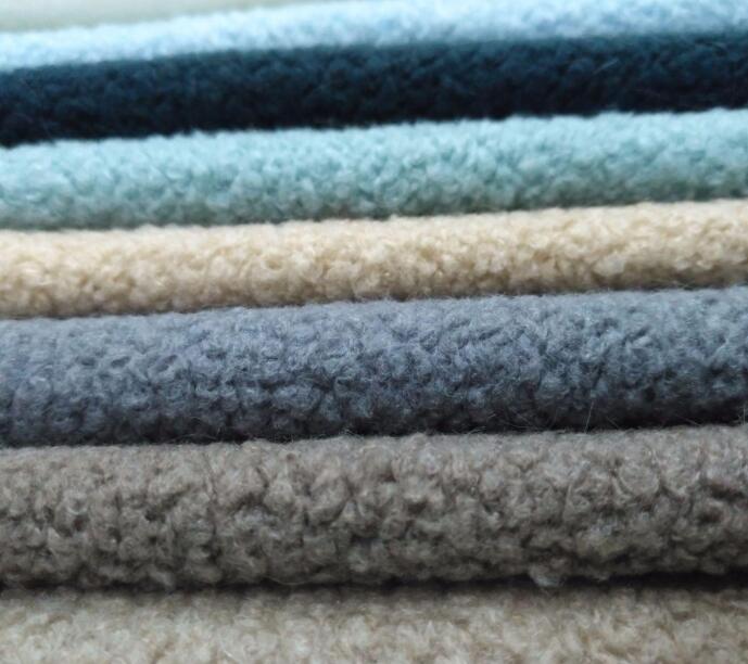 誰懂定制衛(wèi)衣大概的費(fèi)用是多少？